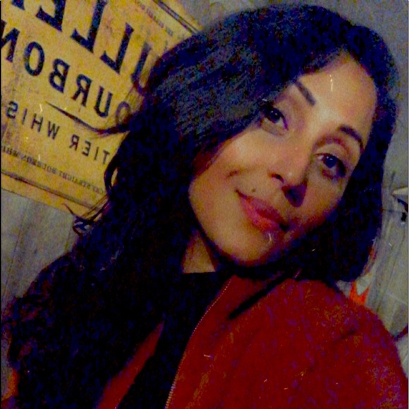 Meet your Posher, Almaza - Picture 1 of 1